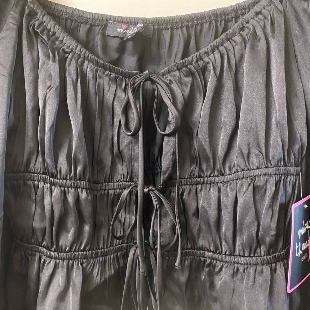 Mixed Threads Los Angeles Satin Black Puff Long Sleeve Crop Top Size Medium NWT - Picture 4 of 16